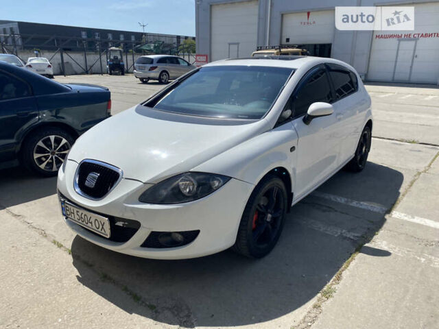 Белый Сеат Леон, объемом двигателя 2 л и пробегом 219 тыс. км за 4900 $, фото 1 на Automoto.ua