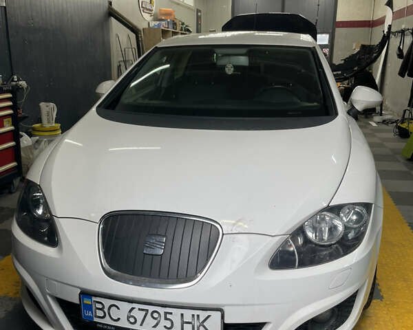 Білий Сеат Leon, об'ємом двигуна 1.6 л та пробігом 300 тис. км за 5000 $, фото 1 на Automoto.ua