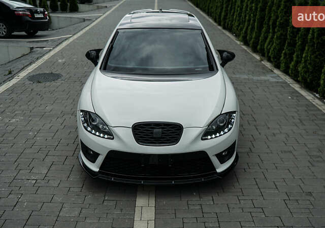 Білий Сеат Leon, об'ємом двигуна 2 л та пробігом 257 тис. км за 9900 $, фото 1 на Automoto.ua