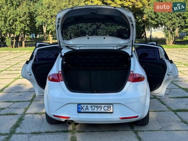 Білий Сеат Leon, об'ємом двигуна 1.6 л та пробігом 285 тис. км за 7200 $, фото 1 на Automoto.ua