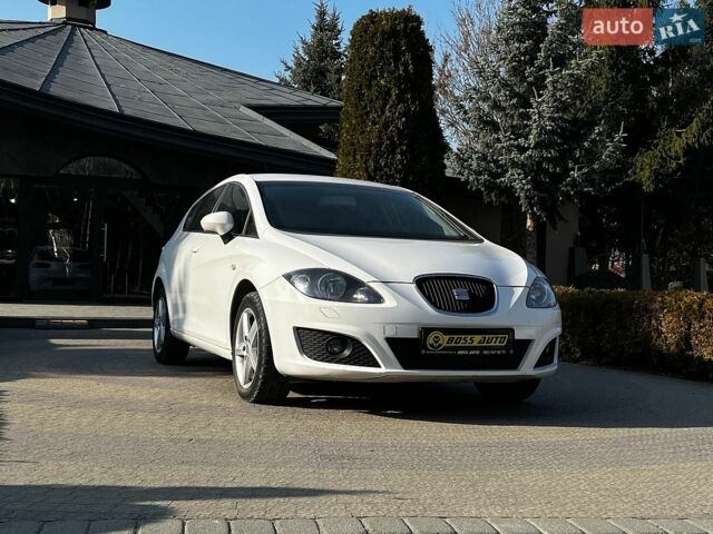 Белый Сеат Леон, объемом двигателя 1.39 л и пробегом 258 тыс. км за 5600 $, фото 1 на Automoto.ua