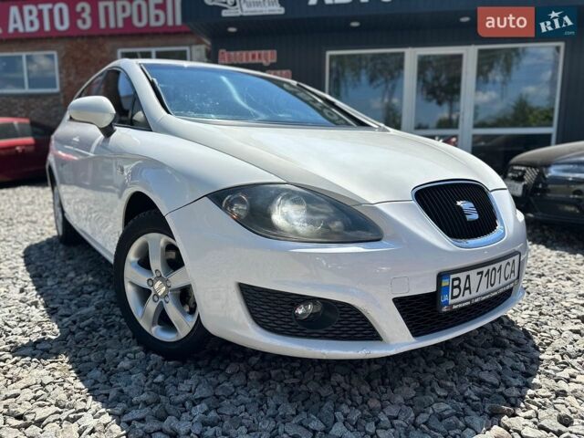Белый Сеат Леон, объемом двигателя 1.9 л и пробегом 227 тыс. км за 5500 $, фото 1 на Automoto.ua