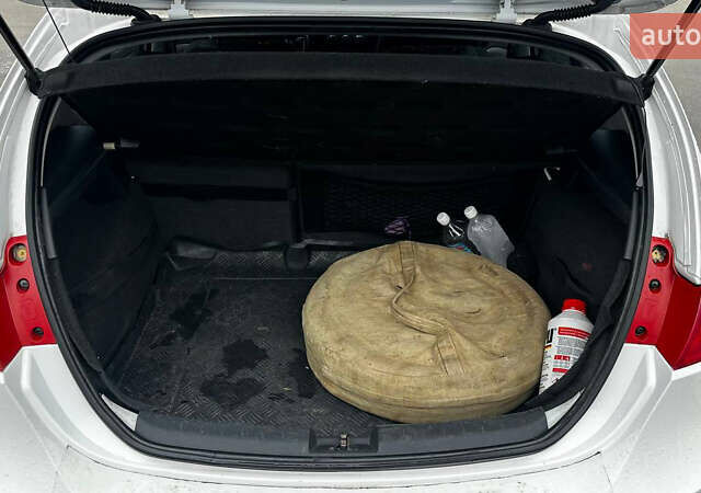 Белый Сеат Леон, объемом двигателя 1.39 л и пробегом 288 тыс. км за 6155 $, фото 1 на Automoto.ua