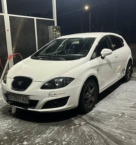 Белый Сеат Леон, объемом двигателя 1.39 л и пробегом 219 тыс. км за 5500 $, фото 1 на Automoto.ua