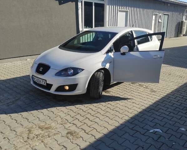 Білий Сеат Leon, об'ємом двигуна 1.39 л та пробігом 255 тис. км за 5800 $, фото 1 на Automoto.ua