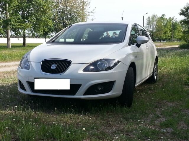 Білий Сеат Leon, об'ємом двигуна 1.2 л та пробігом 150 тис. км за 7600 $, фото 1 на Automoto.ua