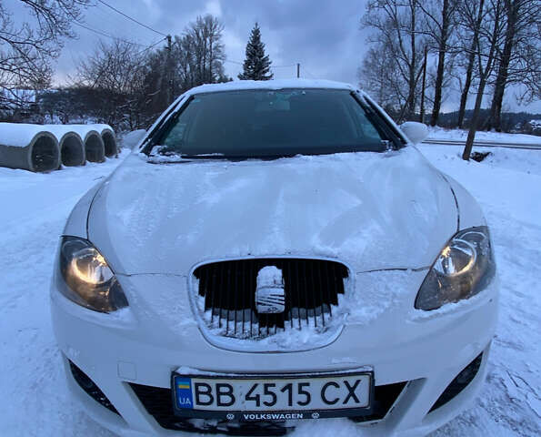 Белый Сеат Леон, объемом двигателя 1.6 л и пробегом 211 тыс. км за 6800 $, фото 1 на Automoto.ua