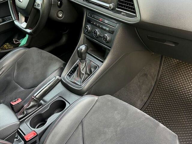 Белый Сеат Леон, объемом двигателя 2 л и пробегом 327 тыс. км за 9879 $, фото 1 на Automoto.ua