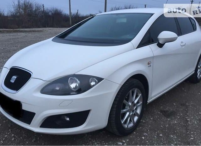 Білий Сеат Leon, об'ємом двигуна 1.2 л та пробігом 122 тис. км за 8100 $, фото 1 на Automoto.ua