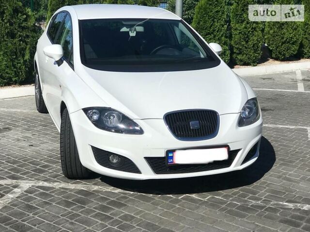 Білий Сеат Leon, об'ємом двигуна 2 л та пробігом 192 тис. км за 10550 $, фото 1 на Automoto.ua