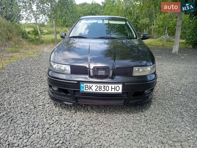 Черный Сеат Леон, объемом двигателя 1.6 л и пробегом 300 тыс. км за 2700 $, фото 1 на Automoto.ua