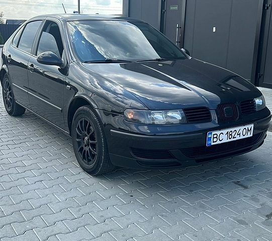 Чорний Сеат Leon, об'ємом двигуна 1.39 л та пробігом 320 тис. км за 4300 $, фото 1 на Automoto.ua