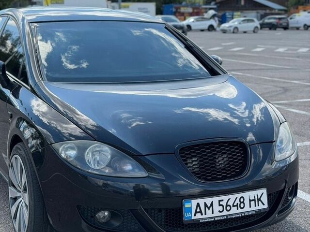Чорний Сеат Leon, об'ємом двигуна 2 л та пробігом 299 тис. км за 5500 $, фото 1 на Automoto.ua