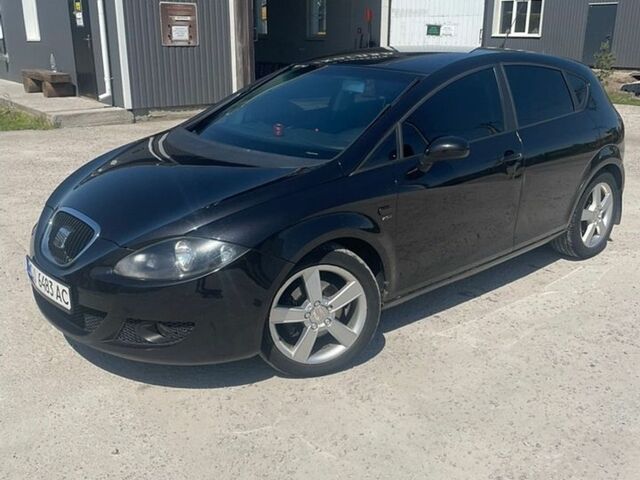 Чорний Сеат Leon, об'ємом двигуна 2 л та пробігом 215 тис. км за 4900 $, фото 1 на Automoto.ua