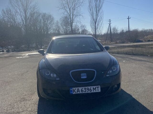 Черный Сеат Леон, объемом двигателя 1.9 л и пробегом 345 тыс. км за 4400 $, фото 1 на Automoto.ua
