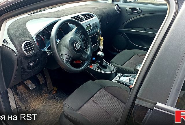 Черный Сеат Леон, объемом двигателя 2 л и пробегом 196 тыс. км за 5700 $, фото 1 на Automoto.ua