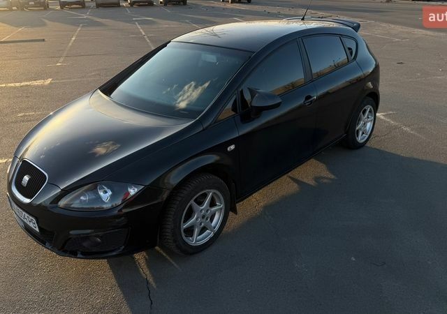 Черный Сеат Леон, объемом двигателя 1.39 л и пробегом 255 тыс. км за 7000 $, фото 1 на Automoto.ua
