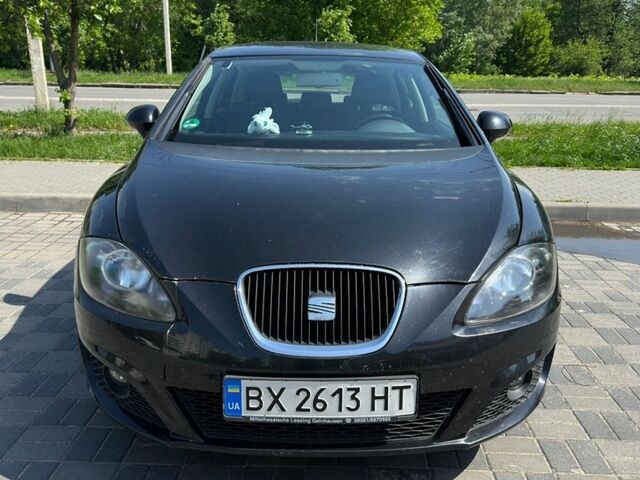 Чорний Сеат Leon, об'ємом двигуна 1.2 л та пробігом 205 тис. км за 5000 $, фото 1 на Automoto.ua
