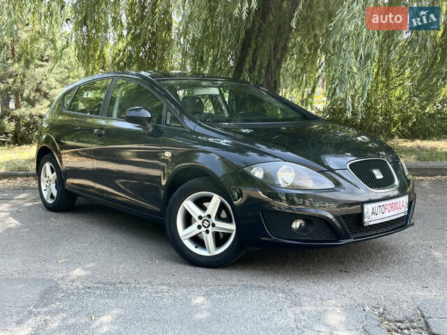 Чорний Сеат Leon, об'ємом двигуна 1.39 л та пробігом 96 тис. км за 7990 $, фото 1 на Automoto.ua