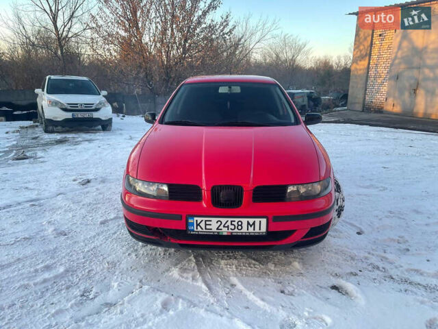 Червоний Сеат Leon, об'ємом двигуна 1.6 л та пробігом 200 тис. км за 3800 $, фото 1 на Automoto.ua