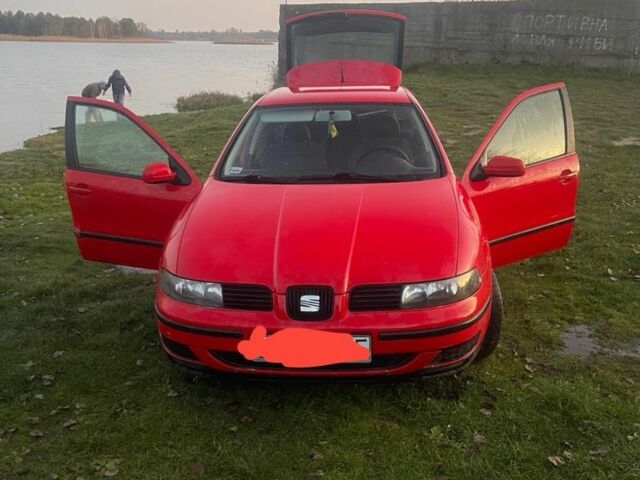 Сеат Леон 2001 в Новояворовск на Automoto.ua Красный Сеат Леон, объемом двигателя 1.6 л и пробегом 324 тыс. км за 1300 $, фото 1 на Automoto.ua