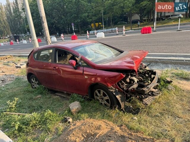 Червоний Сеат Leon, об'ємом двигуна 1.6 л та пробігом 150 тис. км за 1000 $, фото 1 на Automoto.ua