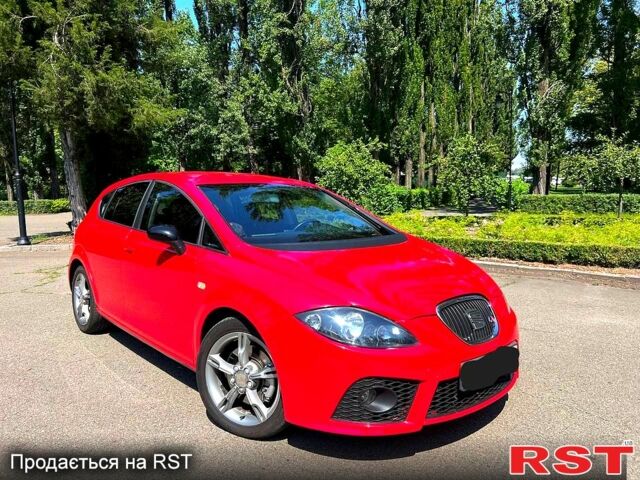 Красный Сеат Леон, объемом двигателя 2 л и пробегом 180 тыс. км за 6700 $, фото 1 на Automoto.ua