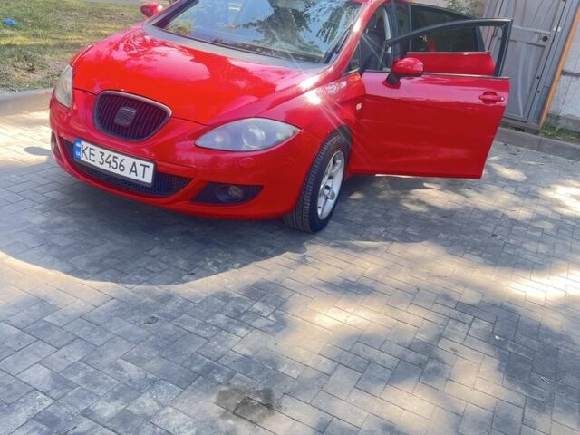 Червоний Сеат Leon, об'ємом двигуна 1.6 л та пробігом 220 тис. км за 4250 $, фото 1 на Automoto.ua