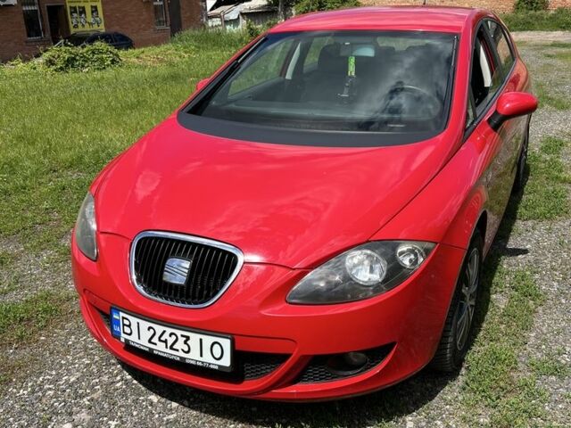 Красный Сеат Леон, объемом двигателя 2 л и пробегом 175 тыс. км за 5700 $, фото 1 на Automoto.ua