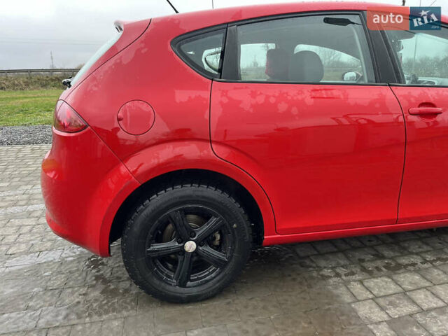 Червоний Сеат Leon, об'ємом двигуна 1.6 л та пробігом 223 тис. км за 4300 $, фото 1 на Automoto.ua