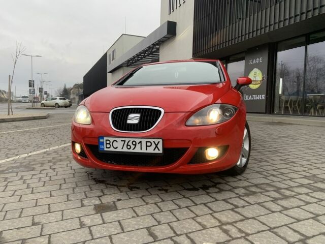 Червоний Сеат Leon, об'ємом двигуна 2 л та пробігом 270 тис. км за 5500 $, фото 1 на Automoto.ua