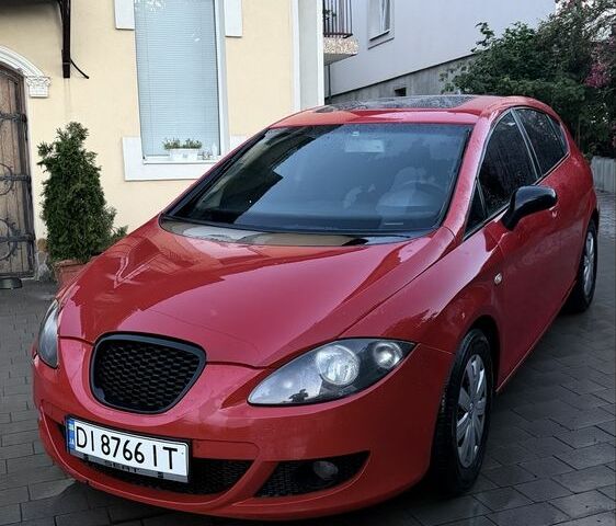 Червоний Сеат Leon, об'ємом двигуна 2 л та пробігом 309 тис. км за 3999 $, фото 1 на Automoto.ua