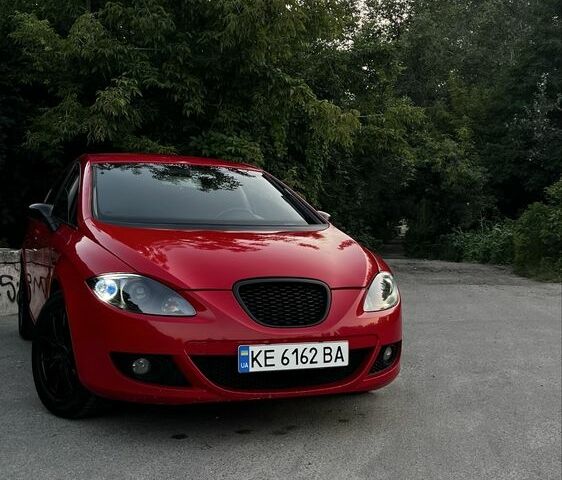 Красный Сеат Леон, объемом двигателя 2 л и пробегом 245 тыс. км за 6303 $, фото 1 на Automoto.ua