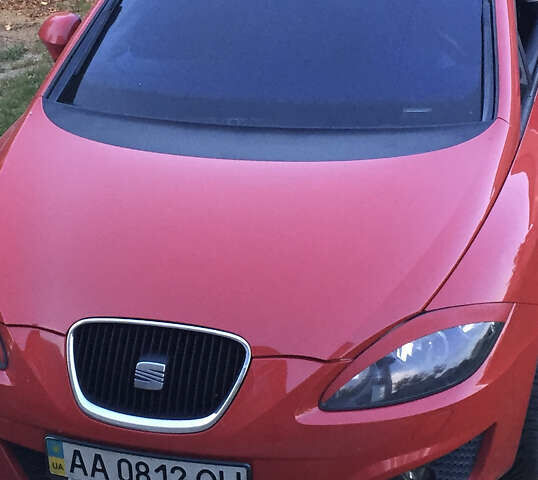 Червоний Сеат Leon, об'ємом двигуна 1.2 л та пробігом 299 тис. км за 4700 $, фото 1 на Automoto.ua