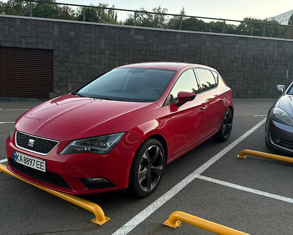 Красный Сеат Леон, объемом двигателя 1.97 л и пробегом 227 тыс. км за 12000 $, фото 1 на Automoto.ua