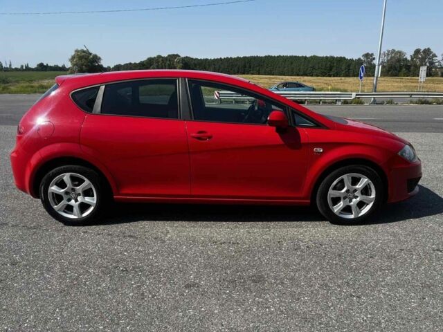 Червоний Сеат Leon, об'ємом двигуна 1.2 л та пробігом 185 тис. км за 5600 $, фото 1 на Automoto.ua