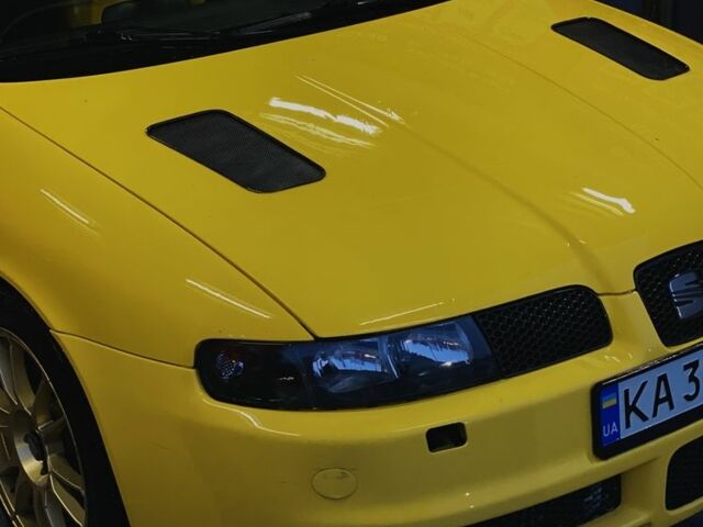Желтый Сеат Леон, объемом двигателя 1.8 л и пробегом 230 тыс. км за 5500 $, фото 1 на Automoto.ua