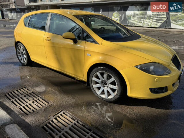 Желтый Сеат Леон, объемом двигателя 1.6 л и пробегом 309 тыс. км за 3200 $, фото 1 на Automoto.ua