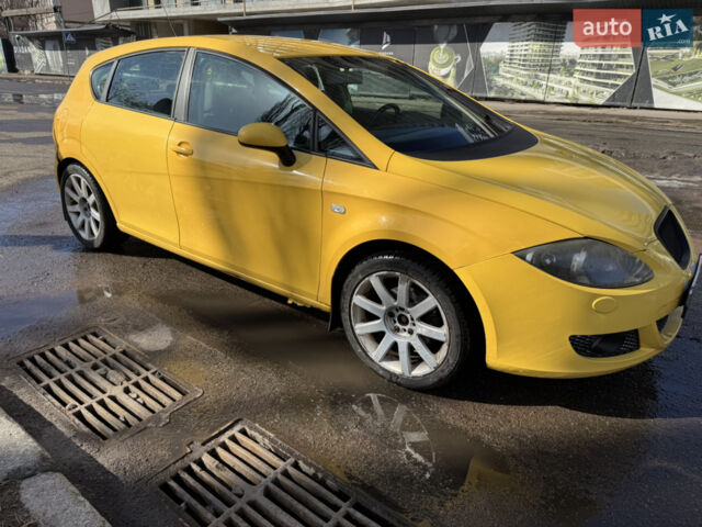 Желтый Сеат Леон, объемом двигателя 1.6 л и пробегом 309 тыс. км за 3700 $, фото 1 на Automoto.ua