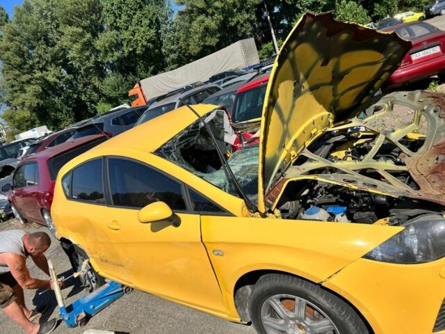 Желтый Сеат Леон, объемом двигателя 2 л и пробегом 130 тыс. км за 2500 $, фото 1 на Automoto.ua