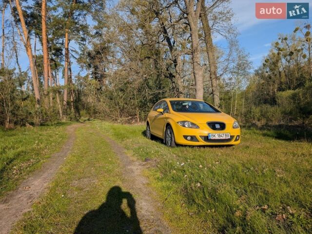 Желтый Сеат Леон, объемом двигателя 2 л и пробегом 385 тыс. км за 4900 $, фото 1 на Automoto.ua