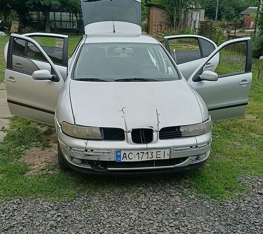 Сірий Сеат Leon, об'ємом двигуна 1.8 л та пробігом 390 тис. км за 3000 $, фото 1 на Automoto.ua
