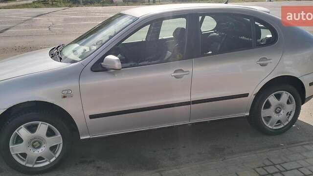 Сірий Сеат Leon, об'ємом двигуна 1.8 л та пробігом 256 тис. км за 3800 $, фото 1 на Automoto.ua