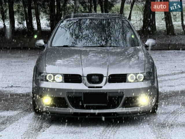 Серый Сеат Леон, объемом двигателя 1.8 л и пробегом 279 тыс. км за 9999 $, фото 1 на Automoto.ua