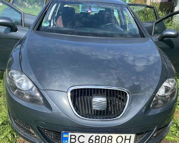 Серый Сеат Леон, объемом двигателя 0 л и пробегом 150 тыс. км за 7563 $, фото 1 на Automoto.ua