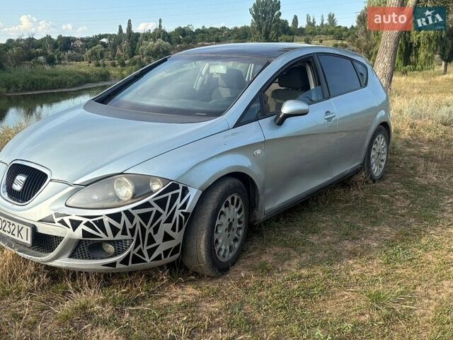 Серый Сеат Леон, объемом двигателя 2 л и пробегом 253 тыс. км за 4000 $, фото 1 на Automoto.ua