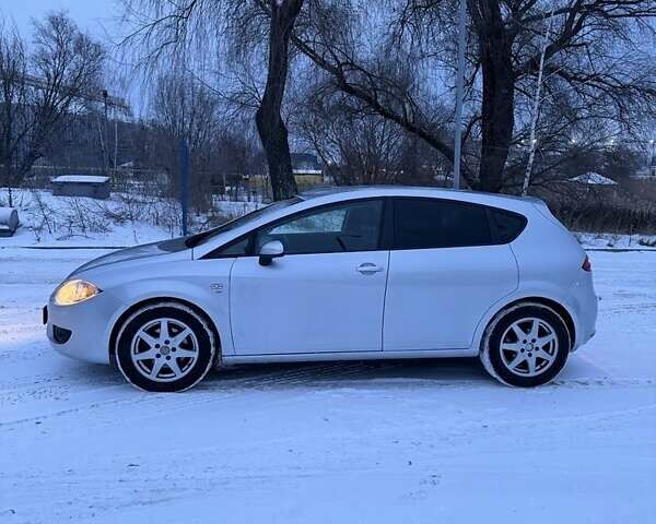 Сірий Сеат Leon, об'ємом двигуна 1.8 л та пробігом 220 тис. км за 6000 $, фото 1 на Automoto.ua