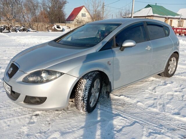 Серый Сеат Леон, объемом двигателя 2 л и пробегом 175 тыс. км за 4550 $, фото 1 на Automoto.ua