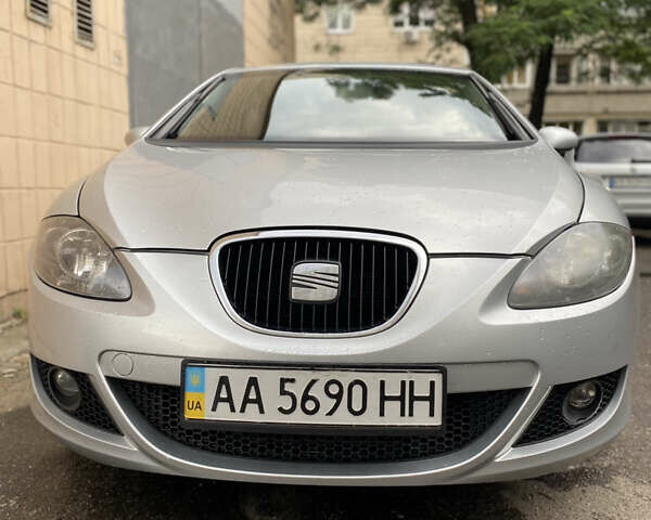 Сірий Сеат Leon, об'ємом двигуна 2 л та пробігом 162 тис. км за 5200 $, фото 1 на Automoto.ua