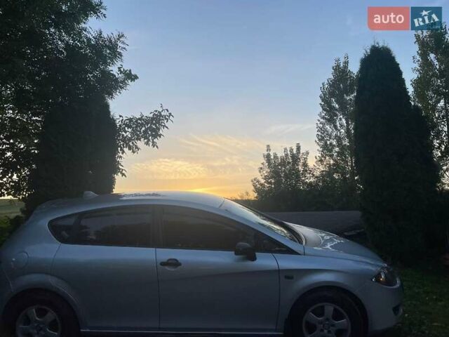 Сірий Сеат Leon, об'ємом двигуна 1.39 л та пробігом 280 тис. км за 5600 $, фото 1 на Automoto.ua